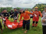 Polisi-dan-relawan-mengevakuasi-korban-di-lokasi-kejadian-di-Desa-Malanggaten-Kecam.jpg