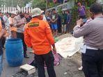 Polisi-dan-relawan-mengevakuasi-pria-dan-wanita-diduga-sejoli-tew-Ngargoyoso.jpg