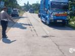 Polisi-melakukan-olah-TKP-kecelakaan-truk-dengan-nopol-AD-8259-MF.jpg
