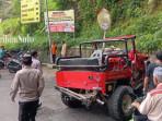 Polisi-mengecek-lokasi-kecelakaan-tunggal.jpg