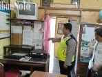 Polisi-olah-TKP-di-lokasi-yang-satroni-maling-di-SDN-Lumbungkerep-2-Desa-L.jpg