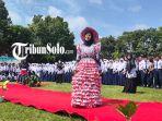 Potret-peragaan-busana-dengan-bahan-limbah-yang-diikuti-sejumlah-siswa-di-SMPN-1-Kalikotes-Klaten.jpg