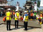 Presiden-Jokowi-cek-pengecoran-jalan-solo-purwodadi.jpg