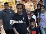 Presiden-Jokowi-mengajak-kedua-cucunya.jpg