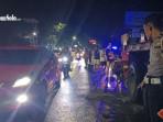 Proses-evakuasi-korban-kecelakaan-di-Jalan-Solo-Tawangamangu-2.jpg