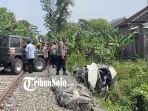 Proses-evakuasi-mobil-yang-tertabrak-batara-kresna.jpg