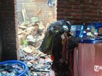 Proses-pemadaman-rumah-warga-Kelurahan-Kroyo.jpg