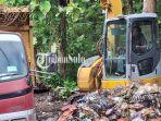 Proses-pemuatan-sampah-dari-TPS-Alas-Kethu.jpg