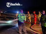 Proses-pendinginan-mobil-Elf-terbakar.jpg