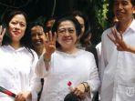 Puan-Maharani-dan-Jokowi-mengapit-Megawati.jpg