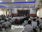 Puluhan-orang-tua-siswa-mendatangi-SMKN-2-Solo-untuk-minta-kejelasan-kegagalan-daftar-SNBP.jpg