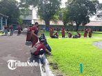 Puluhan-warga-Tionghoa-di-Solo-gelar-kegiatan-bersih-bersih-Puro-Mangkunegaran.jpg