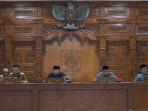 Rapat-dprd-bahas-raperda.jpg