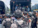 Ratusan-suporter-Persebaya-Surabaya-Bonek-dipulangkan.jpg