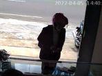 Rekaman-CCTV-pencurian-HP-di-konter-Klaten.jpg
