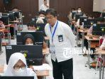 Rektor-UNS-Jamal-Wiwoho-saat-monitoring-UTBK.jpg