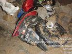 Salah-satu-motor-yang-tertimbun-longsor-di-Dusun-Selere-Desa-TengklikTawangmangu-Karanganyar.jpg