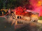 Sebuah-mobil-alami-kecelakaan-hingga-terbalik-dan-terbakar-di-jalan-Ir-Sutami-Jurug-Solo.jpg