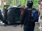 Mobil Freed Terbalik Usai Tabrak Motor di Lampu Merah Nonongan Solo, Pemotor Alami Patah Kaki