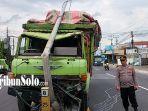 Sebuah-truk-tanpa-muatan-menabrak-PJU-Jalan-Solo-Semarang-di-depan-Mako-Polres-Boyolali.jpg