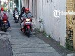 Sejumlah-pengendara-melintas-di-Jalan-Wijaya-Kusuma.jpg