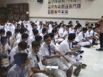 Sejumlah-peserta-didik-baru-sedang-melaksanakan-kegiatan-Masa-Orientasi-Siswa.jpg