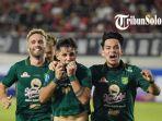 Selebrasi-pesepak-bola-Persebaya-Bruno-Moreira-setelah-mencetak-gol-ke-gawang-Persis-Solo.jpg
