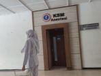 Seorang-perawat-melintas-di-depan-Ruang-Anestesi-RSUP-dr-Kariadi-Semarang.jpg