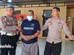 Seorang-pria-lansia-Suparno-61-saat-dihadirkan-di-Mapolsek-Ngrampal-Sragen-Jumat-1172025.jpg