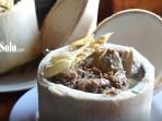 Seporsi-bakso-kelapa-muda-di-Bakso-Sera-Simo.jpg