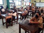 Siswa-SDN-Cawang-01-sedang-mengikuti-pembelajaran-tatap-muka.jpg