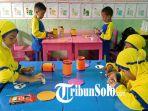 Siswa-siswi-SD-Muhammadiyah-2-Surakarta-tengah-mengikuti-proyek-P5.jpg