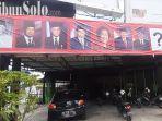 Solo-Selasa-3152022-Spanduk-itu-berisi-mantan-presiden-presiden-saat-ini-dan-Gibran.jpg