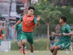 Song-Ui-Young-saat-mengikuti-sesi-latihan-Persebaya-Surabaya.jpg