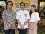 Sri-Sultan-Hamengku-Buwono-X-bersama-Ketua-PSI-Kaesang-Pangarep.jpg