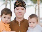 Stefan-William-bersama-2-putranya.jpg