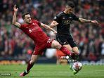 Striker-Liverpool-Diogo-Jota-kiri-bersaing-dengan-gelandang-Arsenal-Granit-Xhaka.jpg