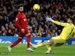 Striker-Liverpool-Mohamed-Salah-mencetak-gol-keduanya-melawan-Tottenham-Hotspur.jpg