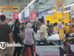 Suasana-hari-terakhir-swalayan-Transmart-yang-berada-di-Jalan-Palem-Raya-Grogol-Sukoharjo.jpg