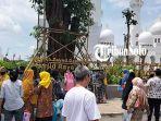 Suasana-kawasan-Masjid-Raya-Sheikh-Zayed-di-Jalan-Ahmad-Yani-Kota-Solo-Jumat-18112022.jpg