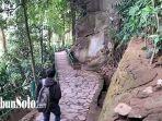 Suasana-objek-wisata-Grojogan-Sewu-yang-berada-di-lereng-Gunung-Lawu-Tawangmangu-Karanganyar.jpg