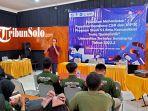 Suasana-pelatihan-jurnalistik-oleh-Manajer-TribunSolocom-Aji-Bramastra-kepada-mahasiswa.jpg