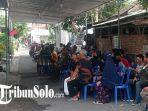 Suasana-rumah-duka-RH-43-warga-Sukoharjo-yang-meninggal-terseret-ombak-Pantai-Drini.jpg