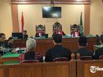 Suasana-sidang-dengan-agenda-pembacaan-tanggapan.jpg