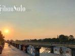 Sunset-yang-begitu-nyata-terlihat-menyejukkan-terlihat-di-Bendung-Karet-Tirtonadi-Solo-K.jpg