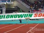 Suporter-Jogja-membentangkan-spanduk-bertuliskan-kulonuwun-Solo-yan.jpg