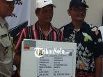 Suroto53-menerima-Uang-Ganti-Kerugian-UGK-Tol-Solo-Jogja-di-Balai.jpg