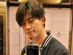 Taecyeon-2PM-selfie.jpg