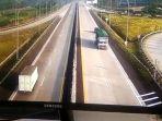 Tangkap-layar-Toyota-Fortuner-sebelum-menabrak-truk-tronton-di-Jalan-Tol-Semarang-Solo.jpg