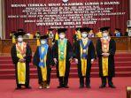 Tiga-guru-besar-baru-UNS-berpose-di-Gedung-Auditorium-GPH-Haryo-Mataram-UNS.jpg